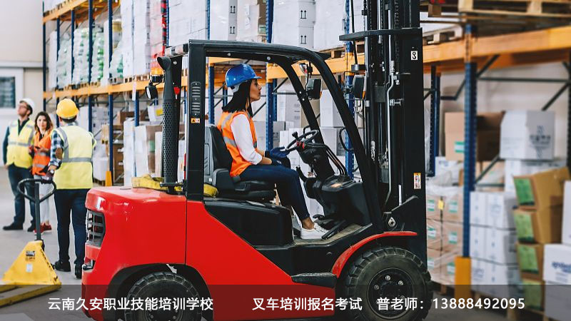 叉車培訓(xùn)考試 昆明叉車司機(jī)證實(shí)操考試報(bào)名