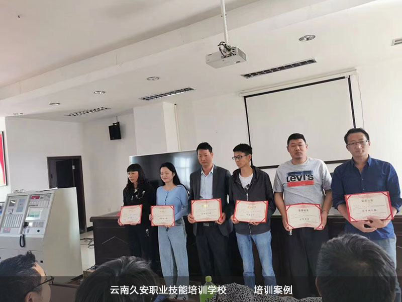 ���Ͼð��W(xu��)У��(y��u)��W(xu��)�T��Ӱ