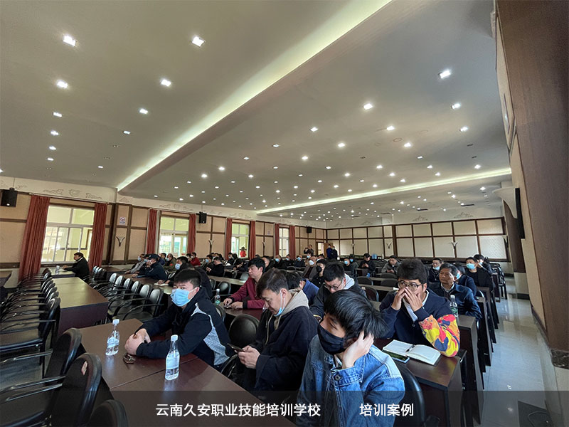 久安培訓學校消防講座 我校對呈貢區龍城街道辦事處做消防安全知識培訓講座