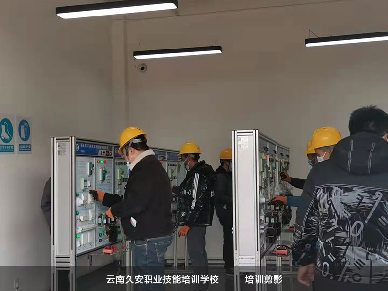 ��У�W���طN���I�����C��ԇ�F��