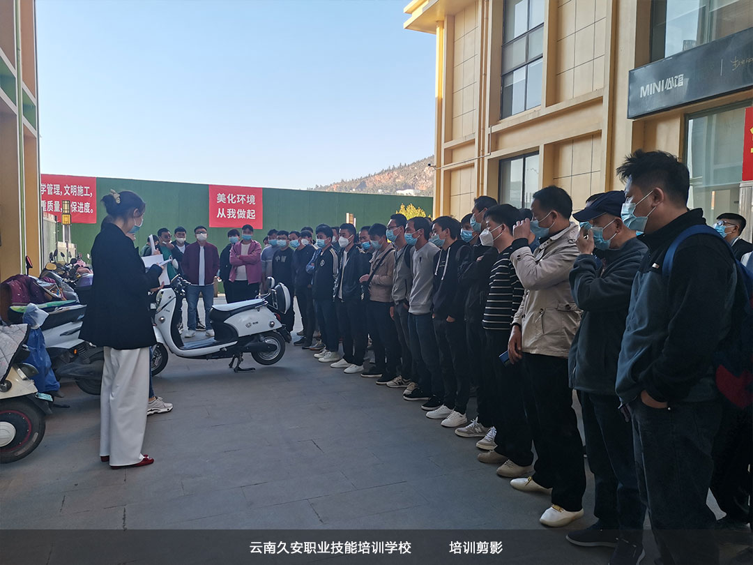 我校組織學生參加特種作業(yè)考試