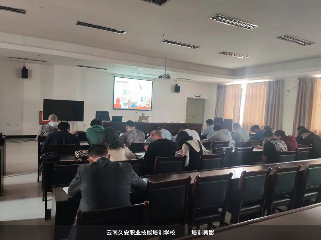 我校對呈貢區第五批消防安全責任人進行集中培訓