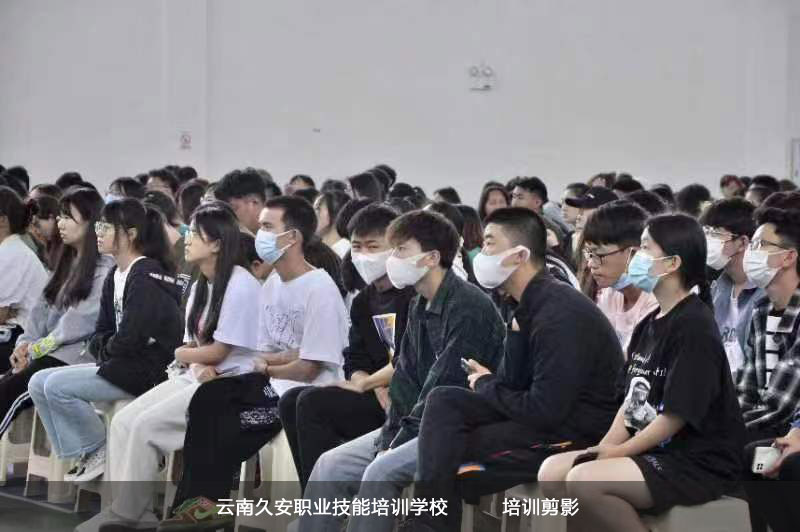 我校于今日在云南交通職業技術學院高新校區開展消防安全教育培訓 云南校園消防安全知識培訓