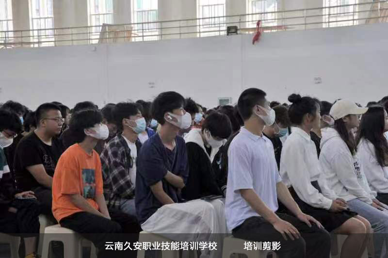 我校于今日在云南交通職業技術學院高新校區開展消防安全教育培訓 云南校園消防安全知識培訓