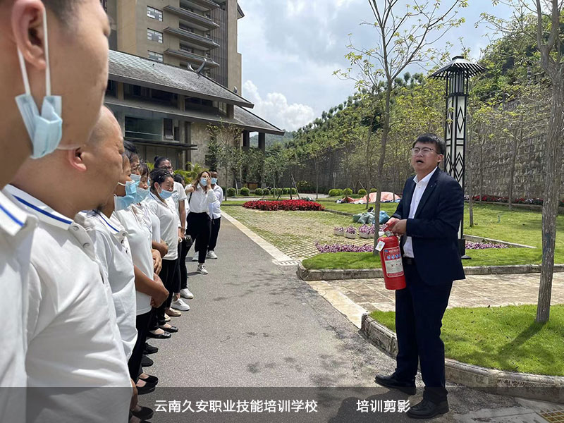 云南消防安全培訓 我校組織舉辦的滄源縣辰鑫大酒店消防安全培訓及演練于今日圓滿成功