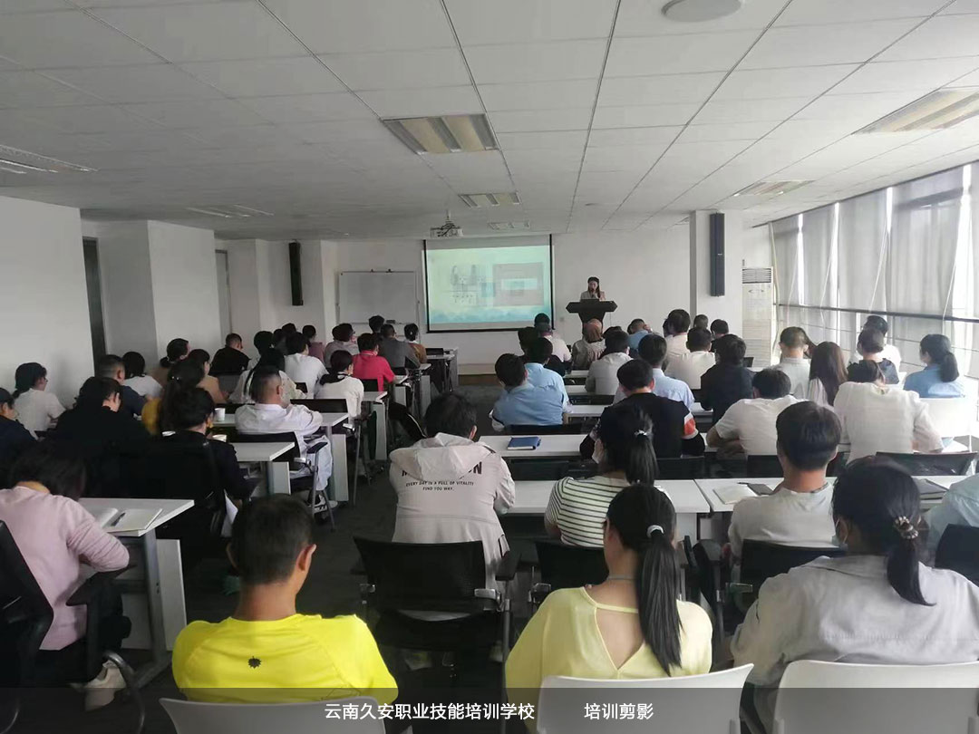 ��У�ڽ����������ϰ�ˎ�_չ������ȫ��Ӗ