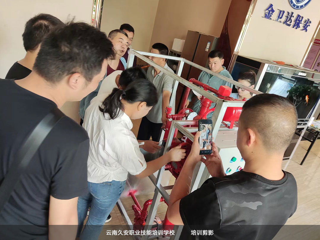 我校昆明市宜良縣消防設施操作員中級班(29期)于今日順利畢業 我校昆明市宜良縣消防設施操作員中級班(29期)于今日順利畢業