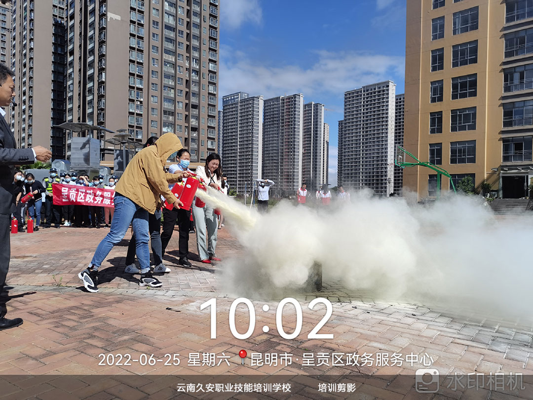 積極參加滅火實戰演習 積極參加滅火實戰演習