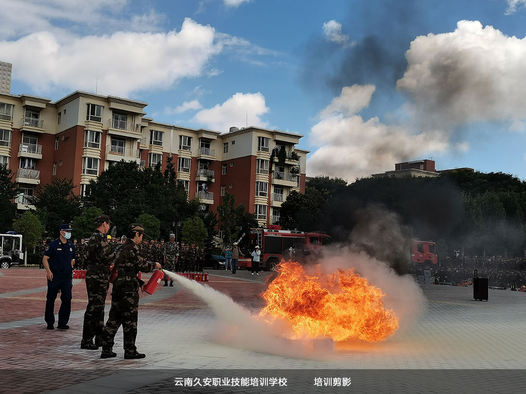 昆明校園滅火疏散演練 我校于今日上午在昆明醫科大學組織舉辦2022年消防安全知識培訓及滅火疏散演練