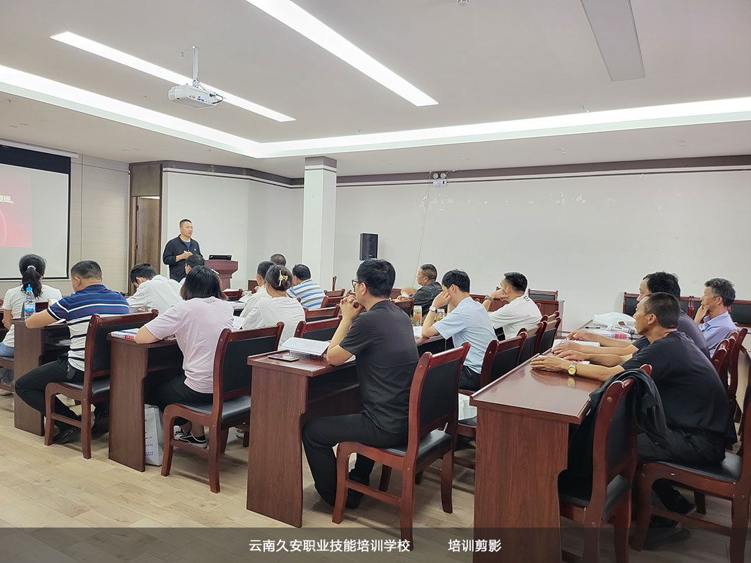 由我校組織的尋甸縣消防設施操作員中級33期面授班于今日舉行開班典禮 由我校組織的尋甸縣消防設施操作員中級33期面授班于今日舉行開班典禮