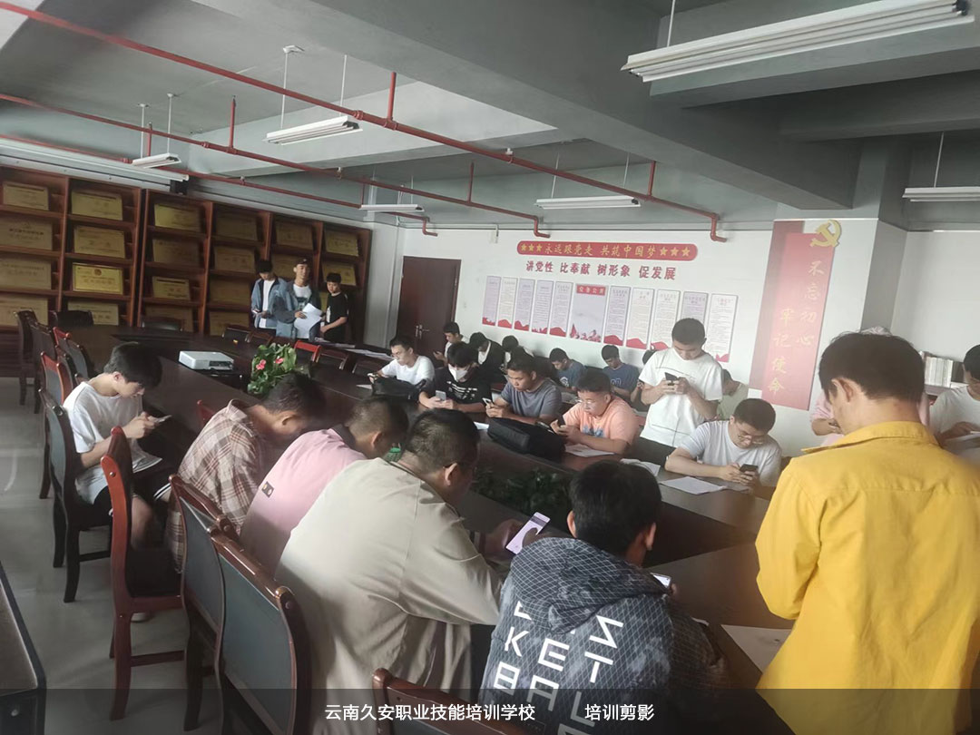 我校指導云南工程職業學院應屆畢業生消防設施操作員中級報名現場 我校指導云南工程職業學院應屆畢業生消防設施操作員中級報名現場