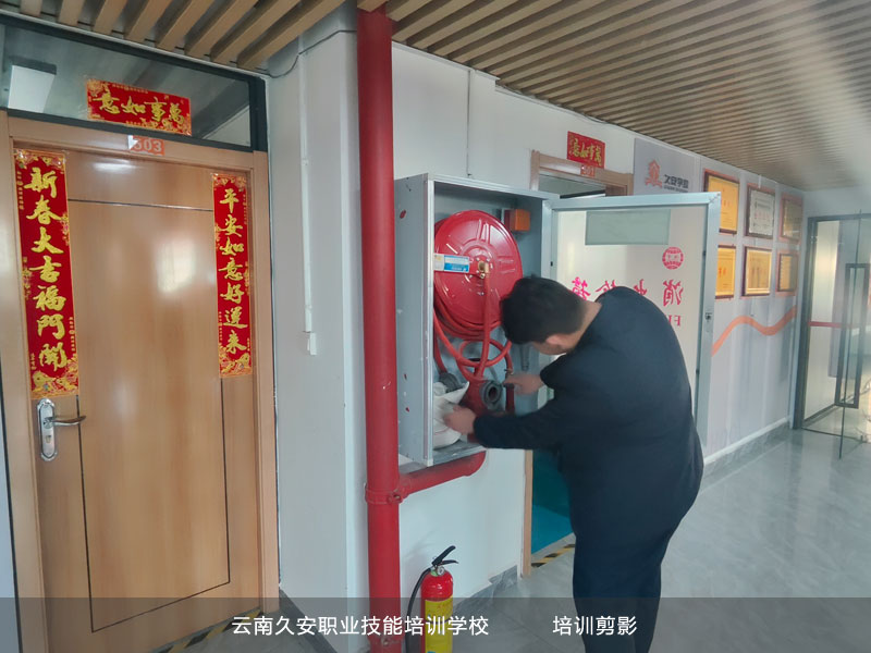 我校于今日舉辦消防演習活動 我校于今日舉辦消防演習活動