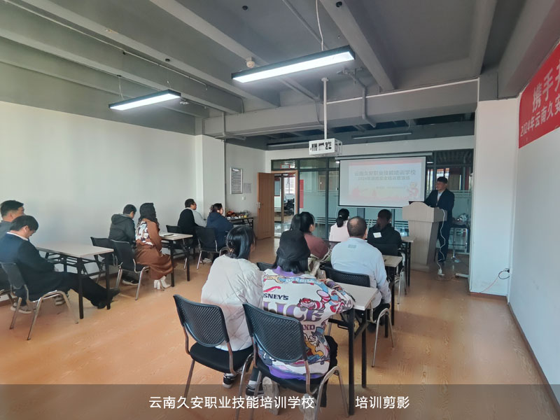 我校于今日舉辦消防演習活動 我校于今日舉辦消防演習活動