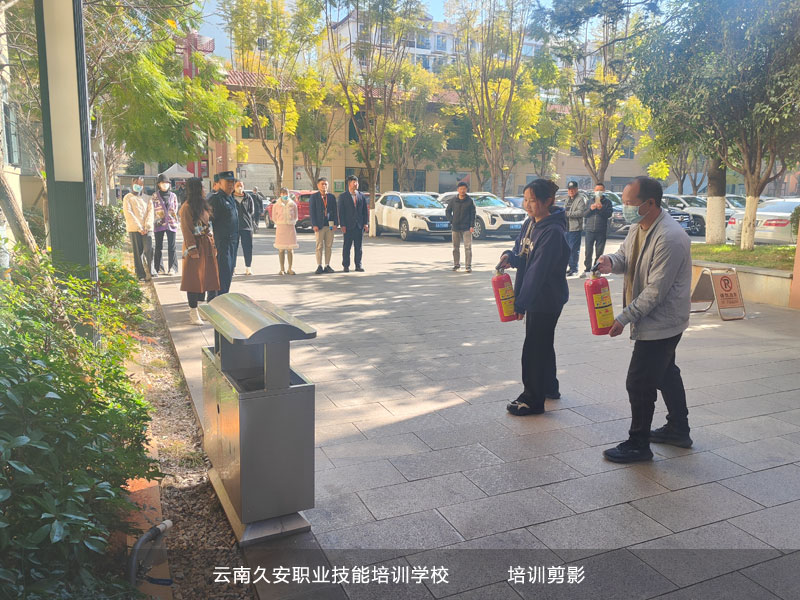 我校于今日舉辦消防演習活動 我校于今日舉辦消防演習活動