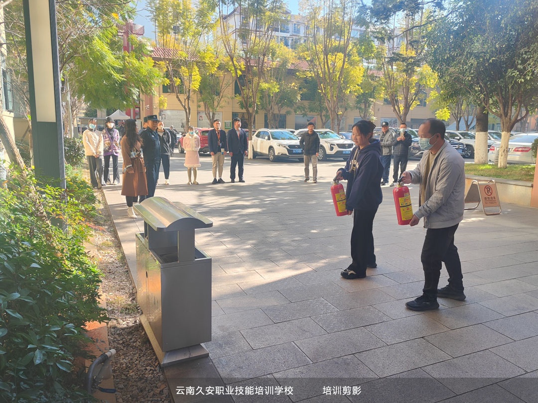 ��У�e�k����������Ӽ�Ӱ��Ƭ