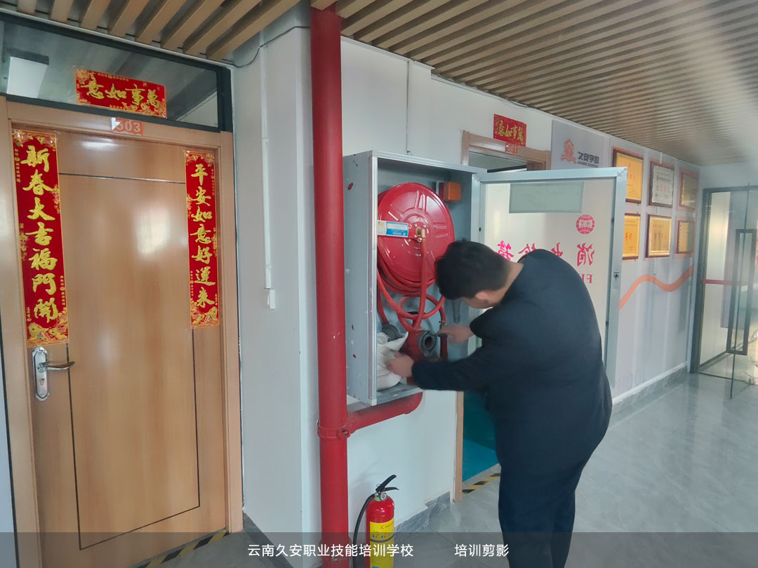 ��У�e�k����������Ӽ�Ӱ��Ƭ