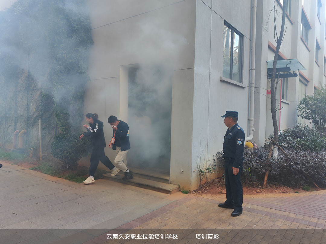 ��У�e�k����������Ӽ�Ӱ��Ƭ