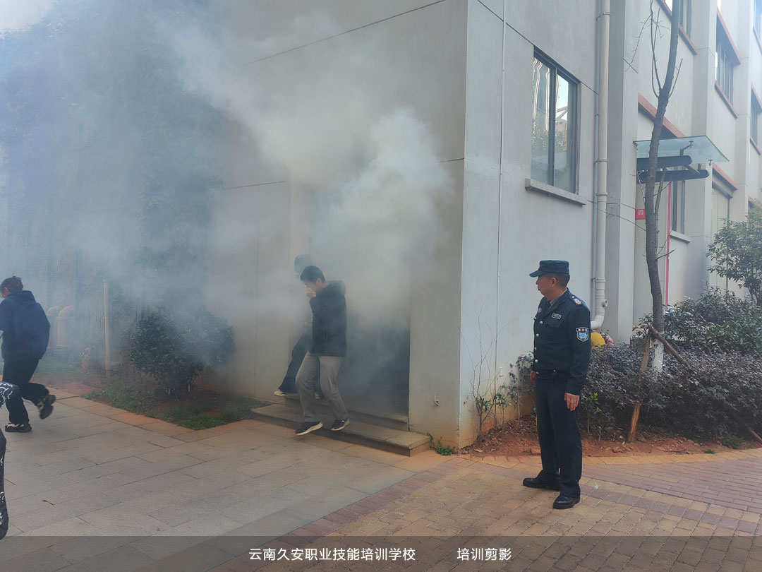 ��У�e�k����������Ӽ�Ӱ��Ƭ